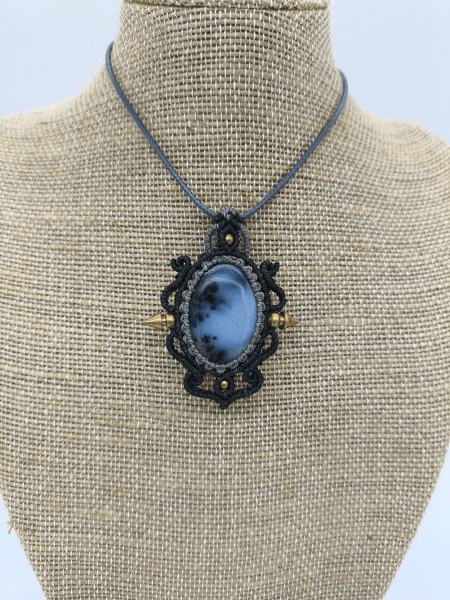 Bijou double , broche/collier en micro macramé avec pierre naturelle 