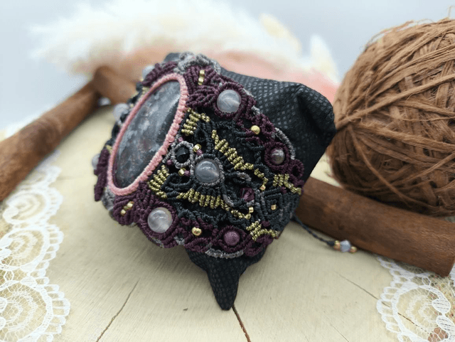 Bracelet manchette bordeaux/gris eudialyte