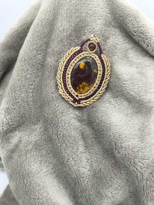 Bijou double , broche/collier en micro macramé avec pierre naturelle 