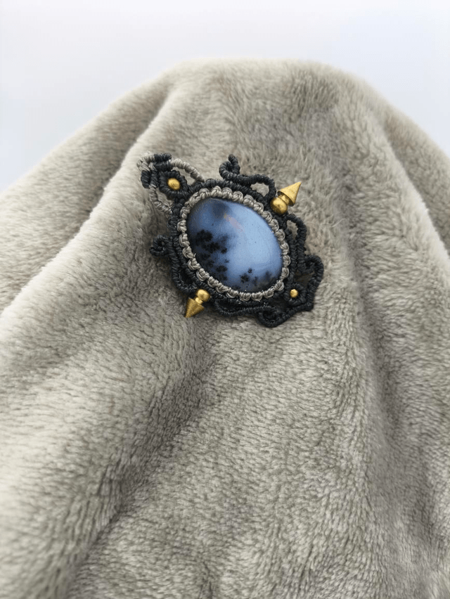 Bijou double , broche/collier en micro macramé avec pierre naturelle 
