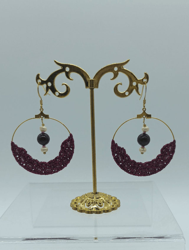 Boucles d'oreilles créoles framboise avec pendant perles de grenat et miyuki baroques