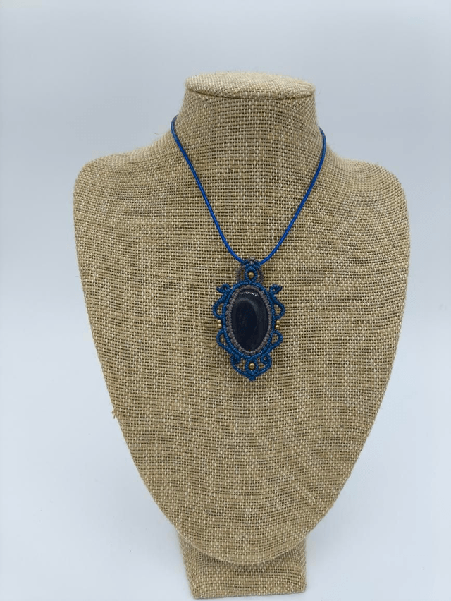Bijou double , broche/collier en micro macramé avec pierre naturelle 
