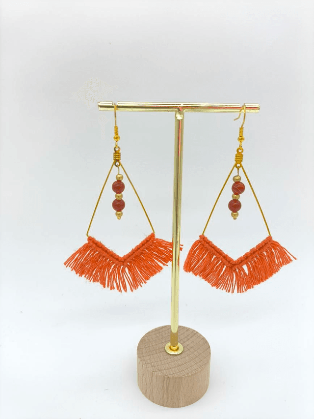 Boucles d&#039;oreilles en micro macramé et cornaline