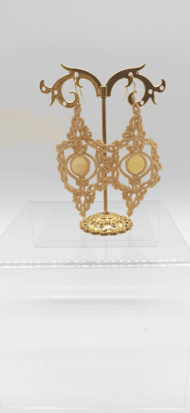 boucles d&#039;oreilles micro macramé jaune paille calcite jaune