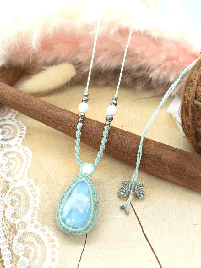 Collier léger en micro macramé avec larimar