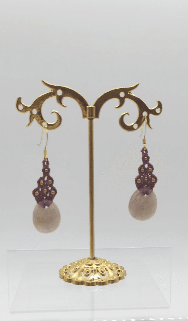 Boucles d&#039;oreilles micro macramé pierre de lune grise