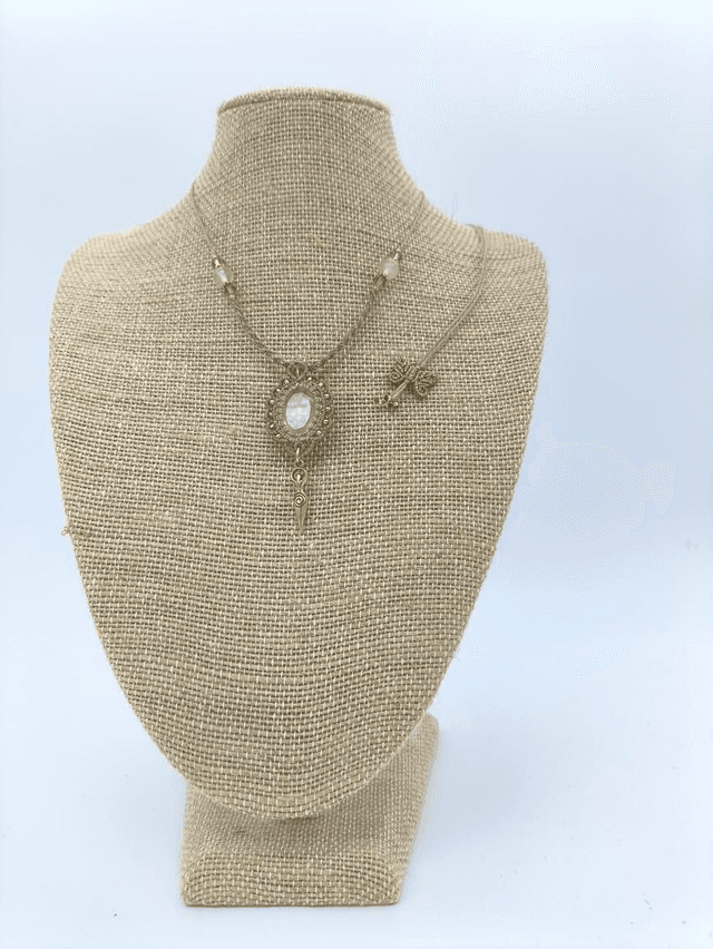 Collier léger en micro macramé avec quartz rose facetté
