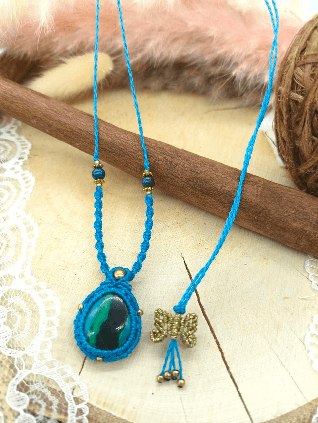 Collier léger en micro macramé avec chrysocolle 