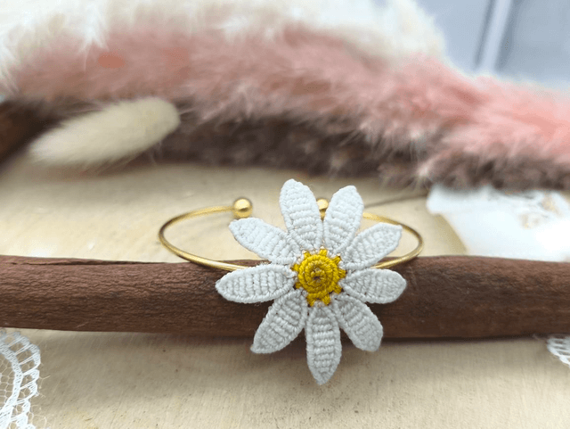 Bracelet jonc laiton avec marguerite 